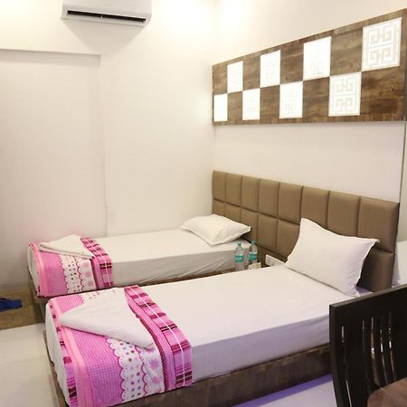 Hotel Magnum Airport T-2 Мумбай Екстериор снимка