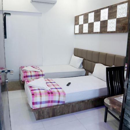 Hotel Magnum Airport T-2 Мумбай Екстериор снимка