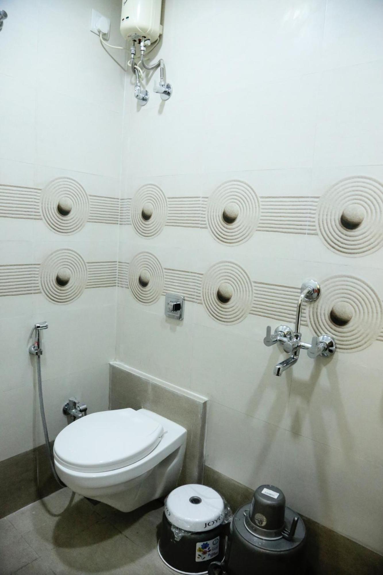 Hotel Magnum Airport T-2 Мумбай Екстериор снимка