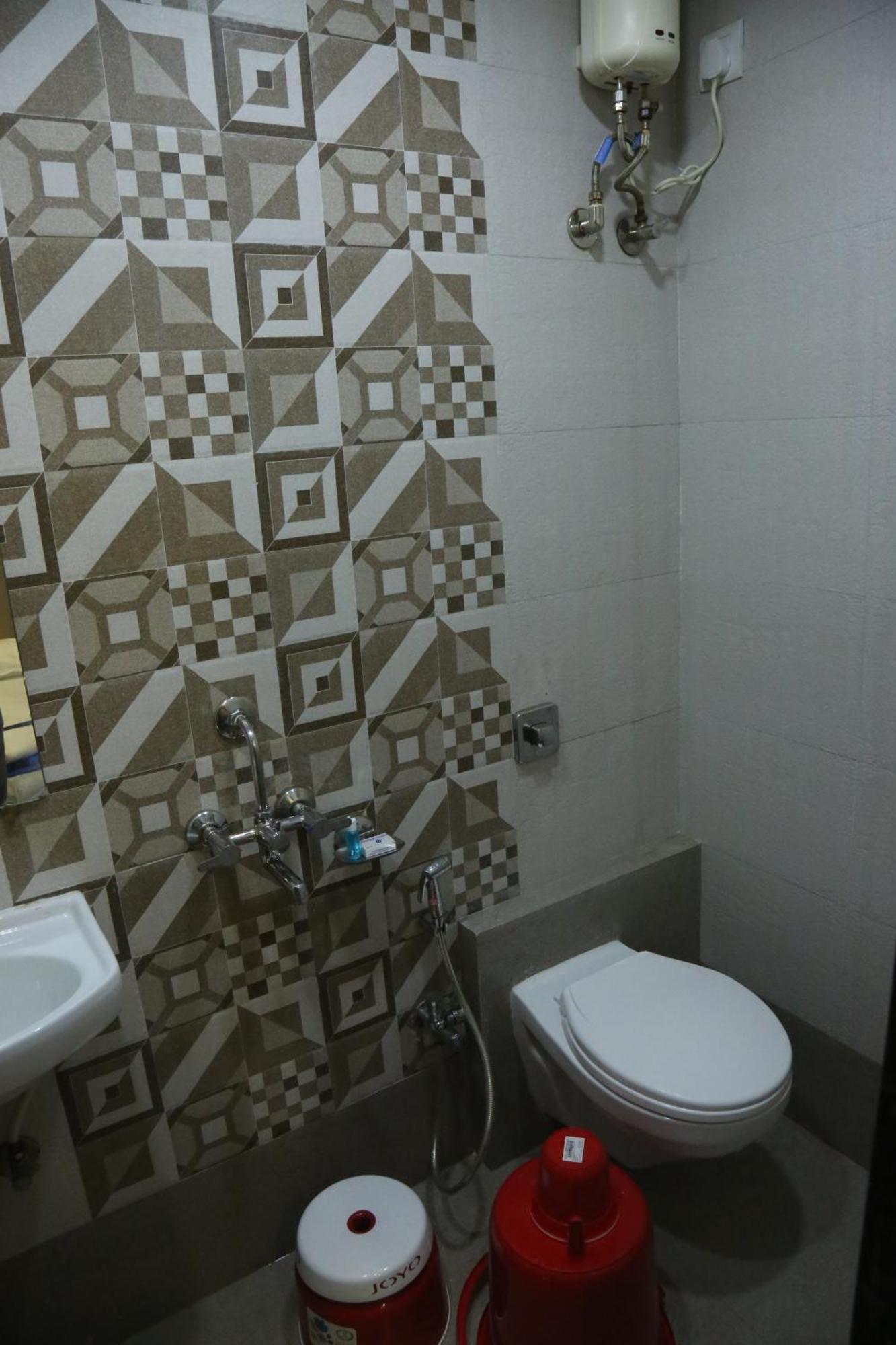 Hotel Magnum Airport T-2 Мумбай Екстериор снимка