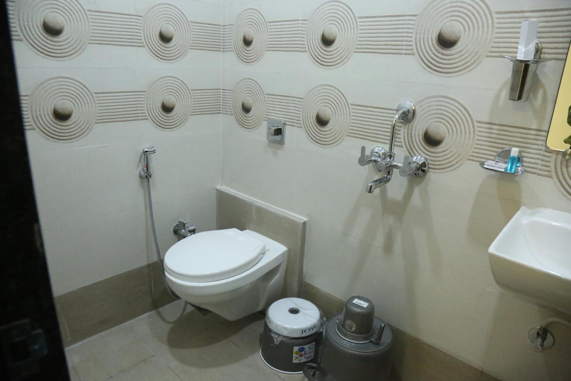 Hotel Magnum Airport T-2 Мумбай Екстериор снимка
