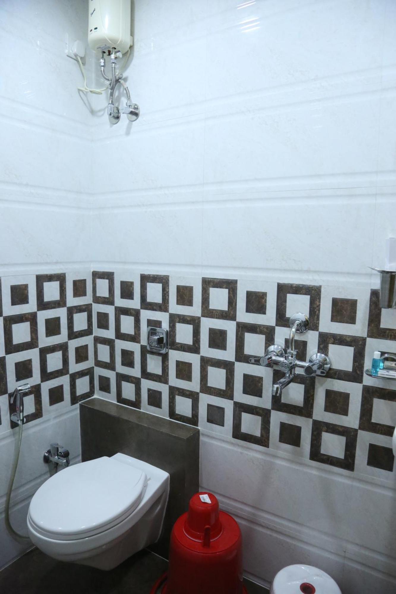 Hotel Magnum Airport T-2 Мумбай Екстериор снимка